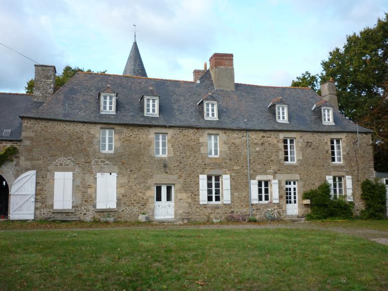 Façade principale de l'ancien manoir de l'Evinais.