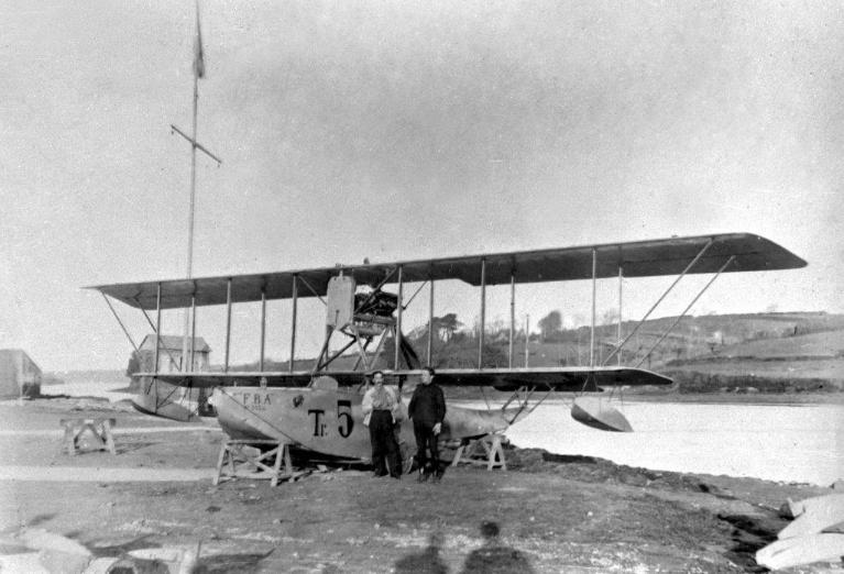 "Hydravion FBA 150 n°593, codé Tr5 (source : Marine Nationale via l'Association pour la Recherche de Documentation sur l’Histoire de l’Aéronautique Navale). ""Tr"" : pour Tréguier, suivi d’un chiffre qui identifie l’hydravion"