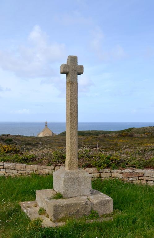 Chapelle Saint-They, pointe du Van (Cléden-Cap-Sizun) ; Croix monumentale dite de Trouguer (Cléden-Cap-Sizun)