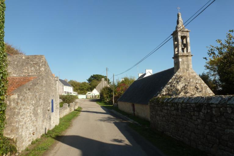 Rue principale, dite rue de la Chapelle, vue prise de l'ouest.
