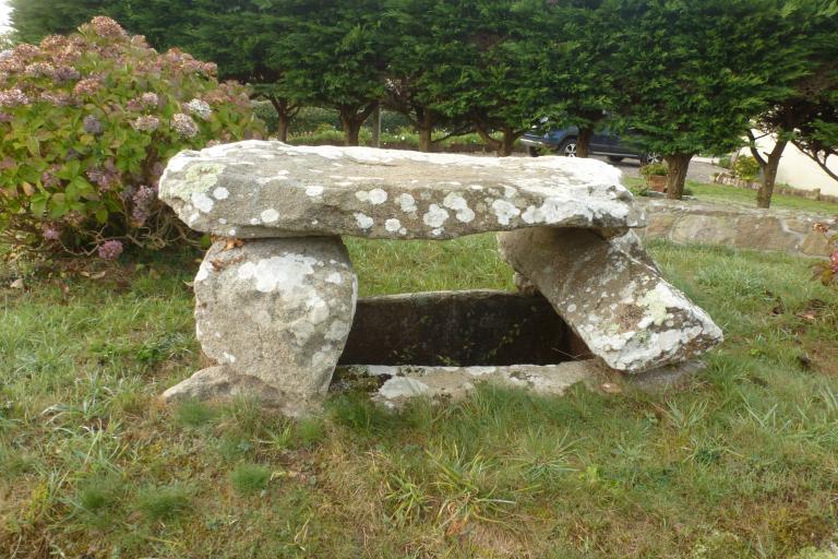 Tombe en coffre, près de Kerven (Primelin)