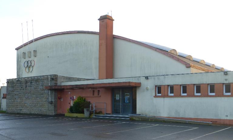 Vue générale de la salle omnisports prise de l'ouest