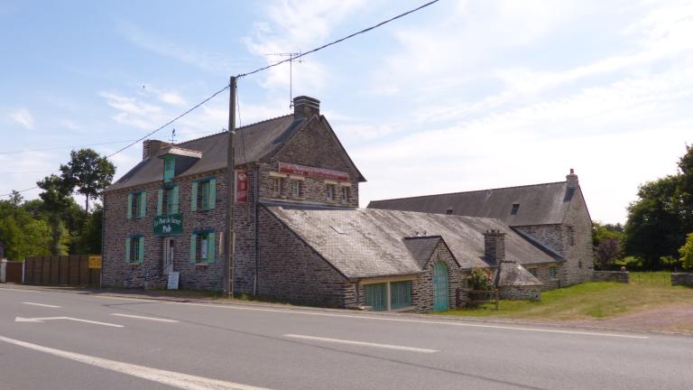 Vue générale nord ouest, habitation, dépendances, four à pain