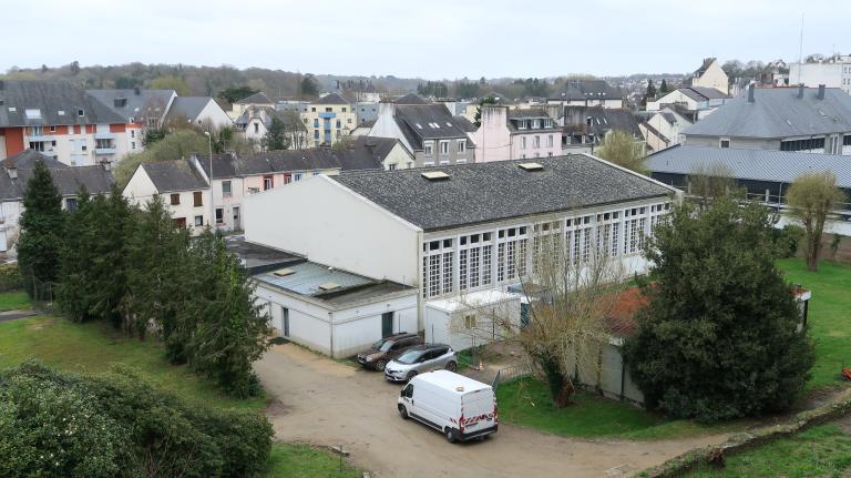 Le gymnase vu des étages du lycée