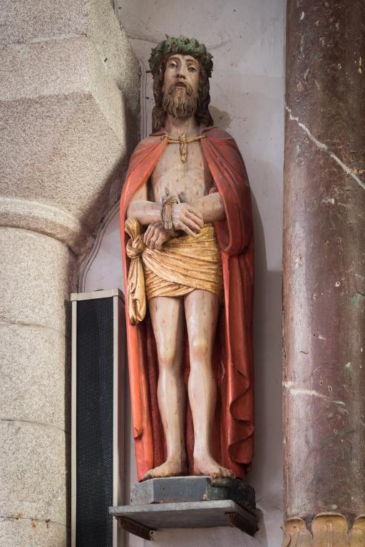 Statue en pied