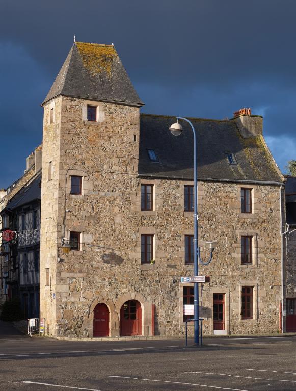 Tréguier, rue Renan - quais du Jaudy (8 rue du Port) : maison d'armateur ou de négociant, élévation est vers le Jaudy