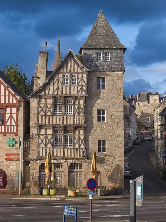 Tréguier, rue Renan - quai du Jaudy (7 place du Général de Gaulle) : maison d'armateur ou de négociant, élévation est vers le Jaudy