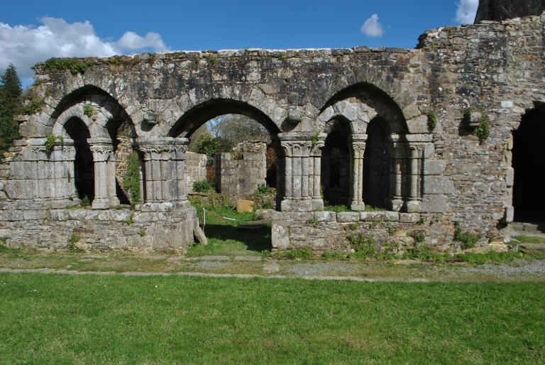 Cloître de l'abbaye de Boquen (Plénée-Jugon)