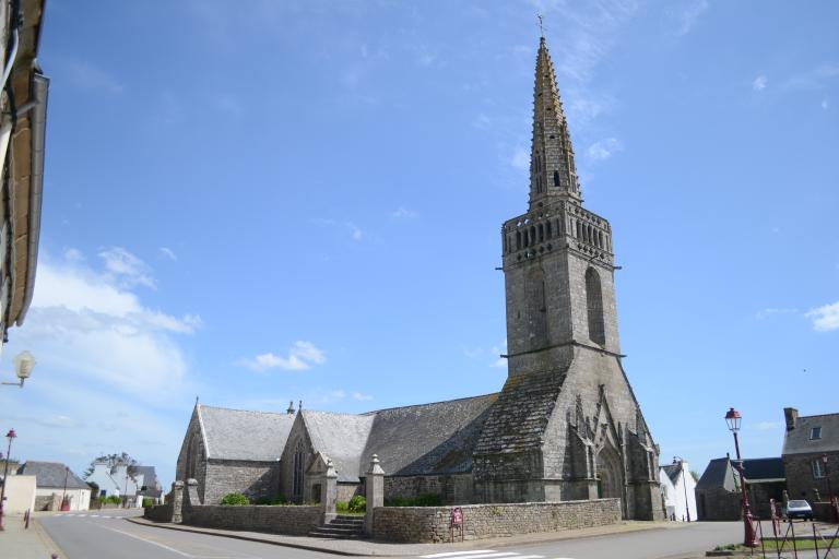 Village (Plouhinec-29) ; Église paroissiale Saint-Vinoc (Plouhinec-29) ; Les églises et chapelles (Plouhinec-29)