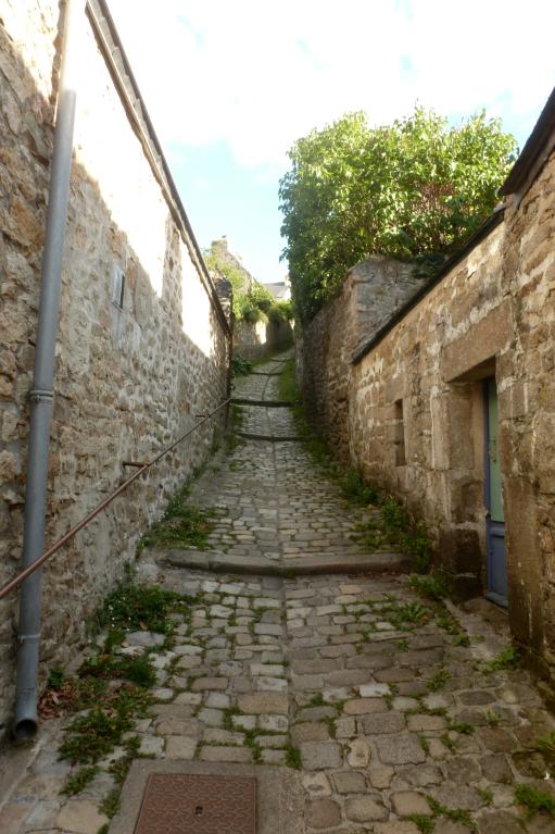 Bas de la rue, vue prise du sud. (2020)