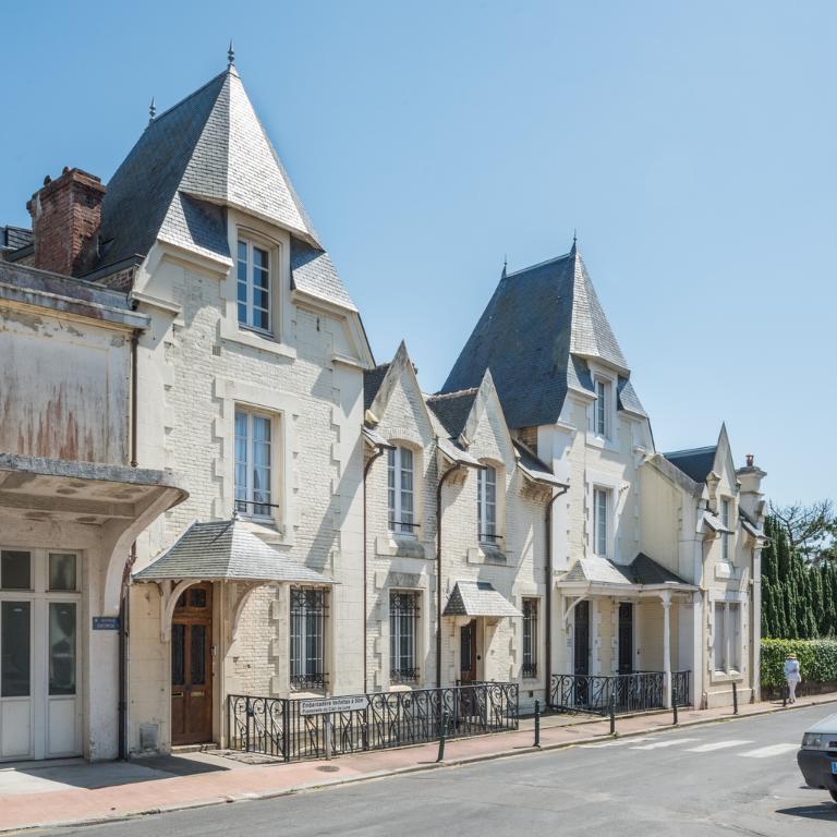 Vue d'ensemble des façades sur l'avenue George V