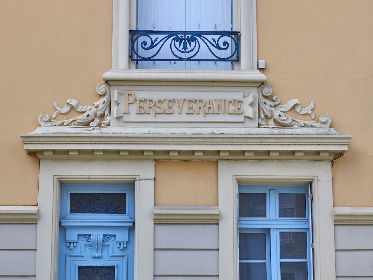 Détail du cartouche avec le nom