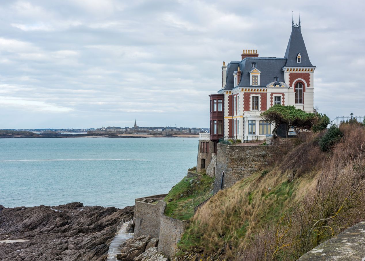 Vue depuis le chemin de ronde de la Malouine vers l'est et Saint-Malo