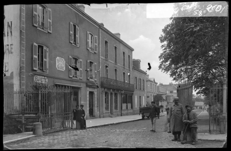 Hôtel de la gare, limite 19e-20e siècle. David (éditeur de cartes postales). AD 56 21 Fi 260/58.