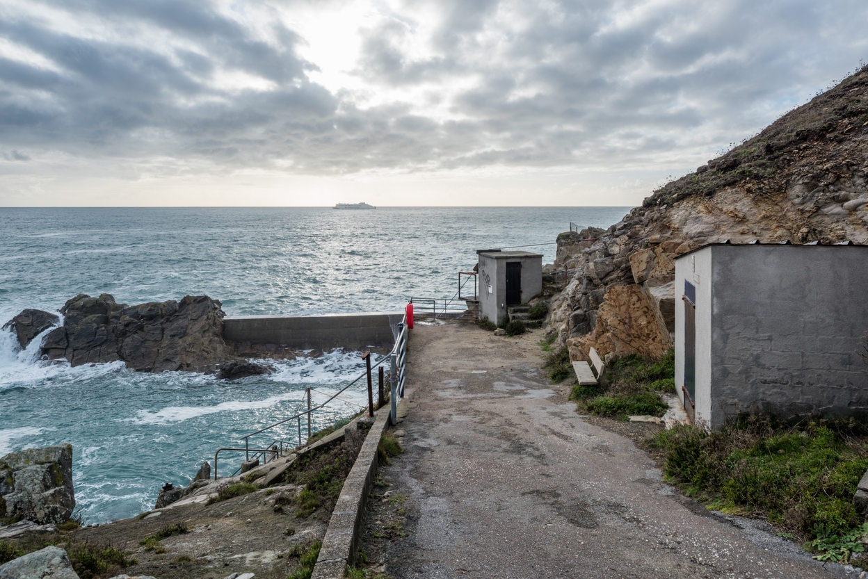 Quai et abris, escalier d'accès au débarcadère