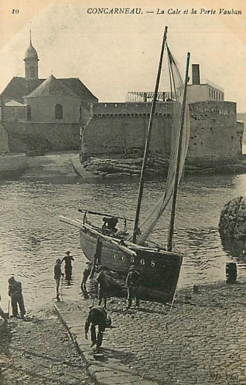 Carte postale, la cale et la porte Vauban