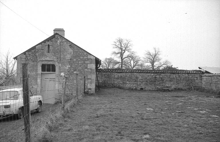 Petit bâtiment, probablement un vestige du temple détruit, vue prise de l'est.