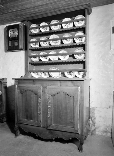 Buffet-vaisselier (n° 9)