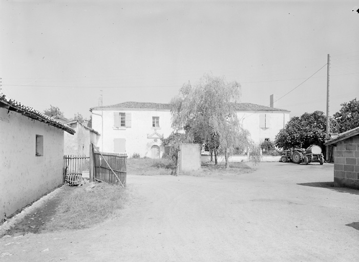 Ancien logis, élévation antérieure.