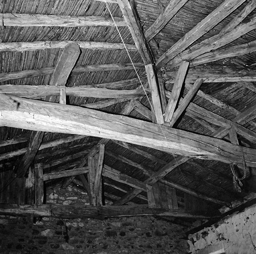 Ancien logis, détail de la charpente.