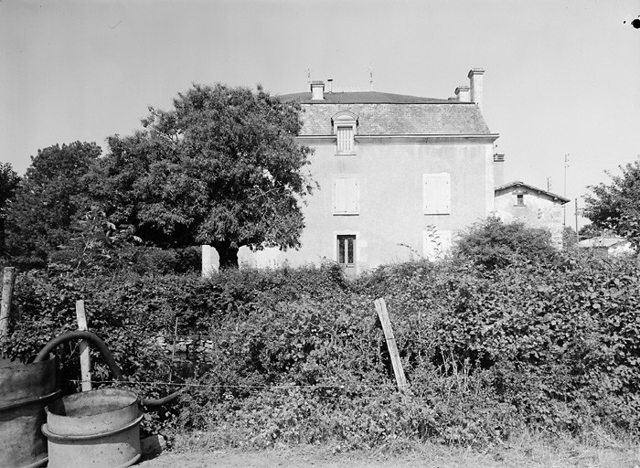 Logis, élévation latérale sud.