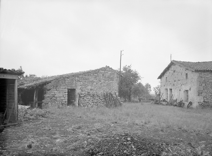 Buanderie et ancien atelier.