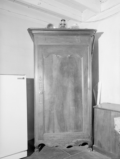 Armoire (90)