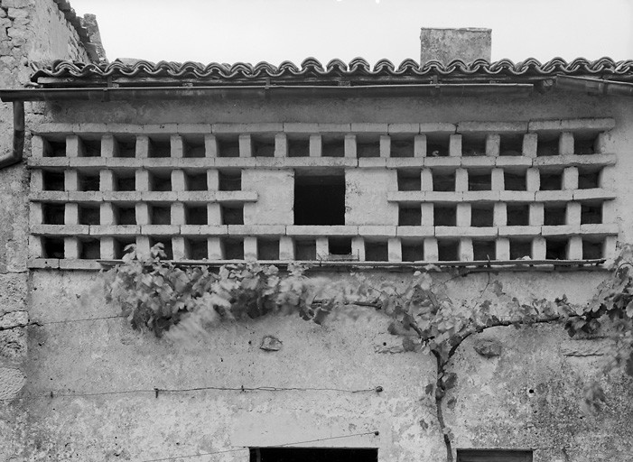 Communs au nord, élévation sud, détail.