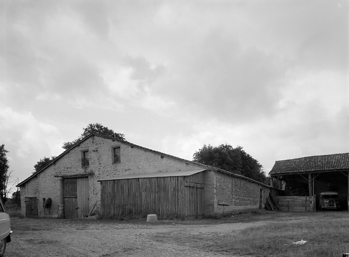 Grange vue depuis le nord.