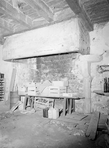 Logis, cheminée.