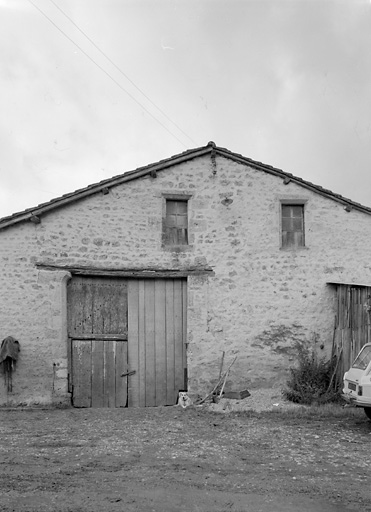 Grange, façade au nord-est, détail.
