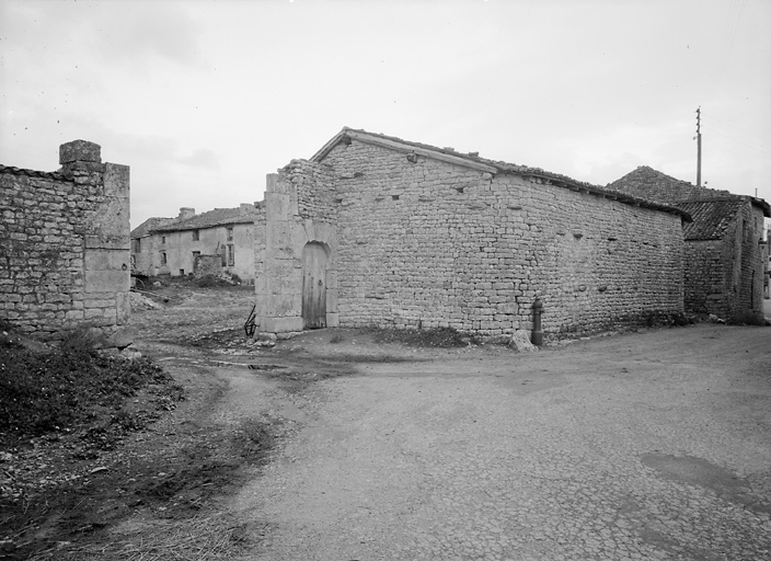 Portail, élévation sud-ouest.