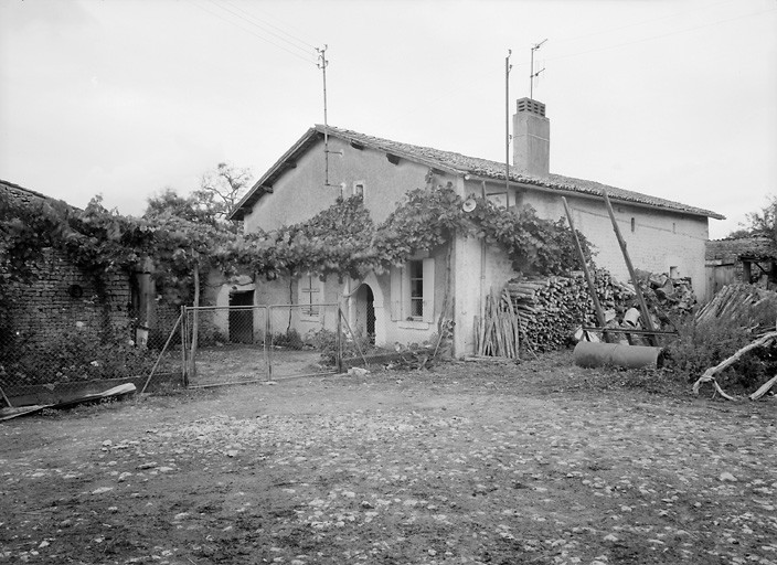 Elévation sur cour du logis nord-ouest.