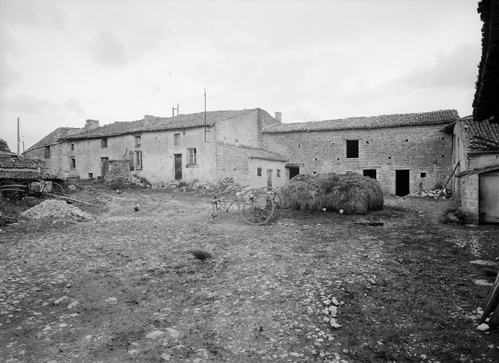 Elévations sur cour des corps de bâtiment sud-est.