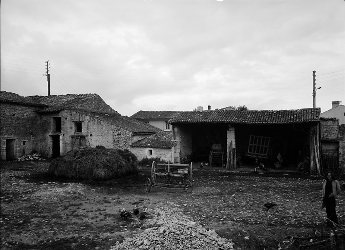 Elévations sur cour des corps de bâtiment sud-ouest.
