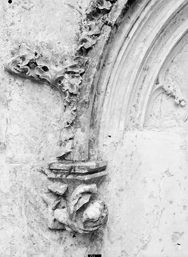 Logis, élévation antérieure, tour, porte, détail.