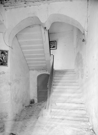 Logis, escalier sud.