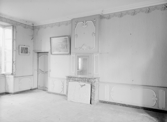 Logis, étage, chambre sud, mur nord.