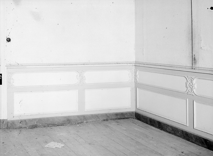 Logis, étage, 1ère chambre à gauche, angle sud-est.