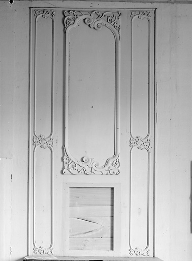 Logis, étage, 2ème chambre, cheminée.