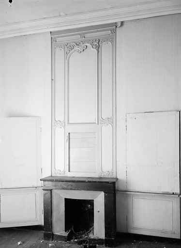 Logis, étage, 3ème chambre, mur sud.