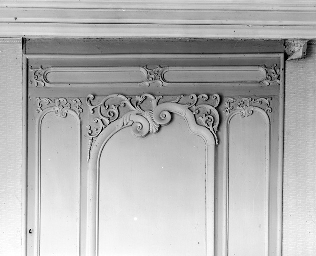 Logis, étage, 3ème chambre, cheminée.