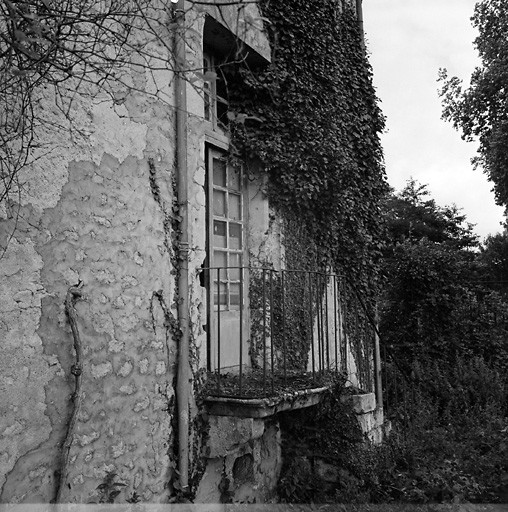Logis, élévation postérieure, partie droite, porte de droite.
