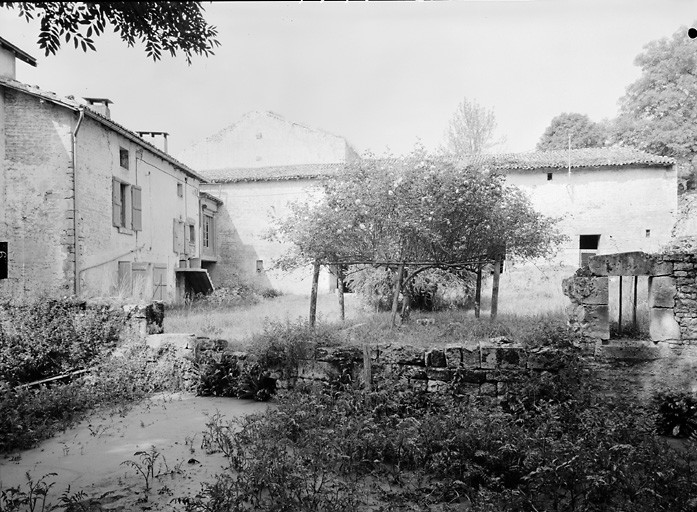 Logis, et grange, élévations sur cour postérieure.
