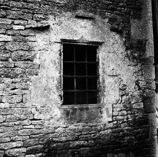 Loubigné, maison (parcelle 49), fenêtre.