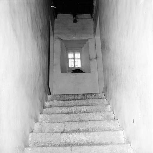 Logis A, escalier, partie supérieure.