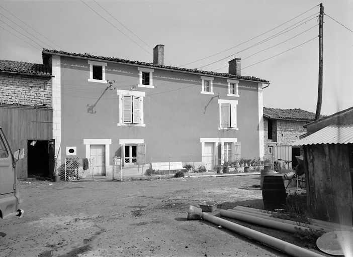 Brieuil, ferme (parcelle 8), logis, élévation antérieure.