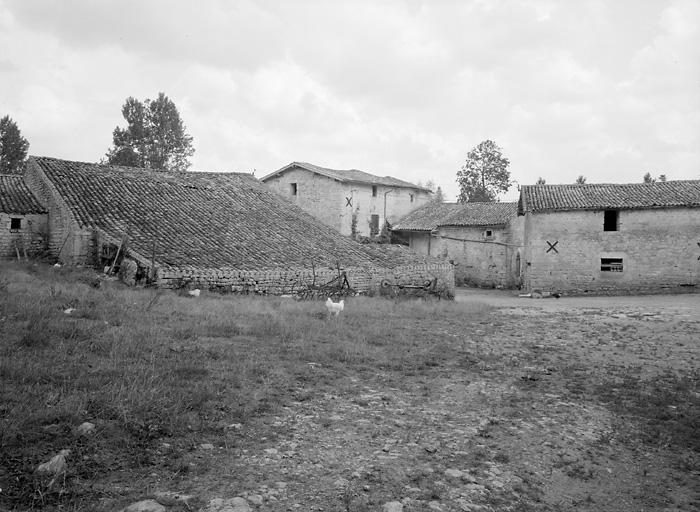 Ensemble vu depuis l'ouest.