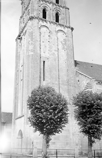 Eglise, élévation sud du clocher.