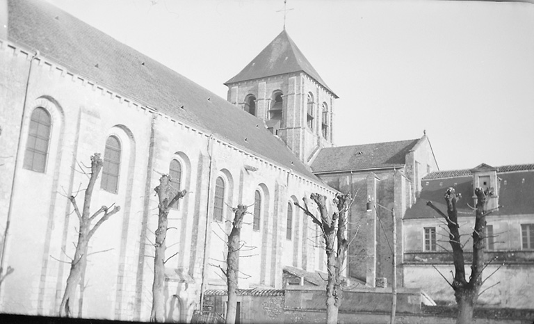 Eglise, élévation sud de la nef.